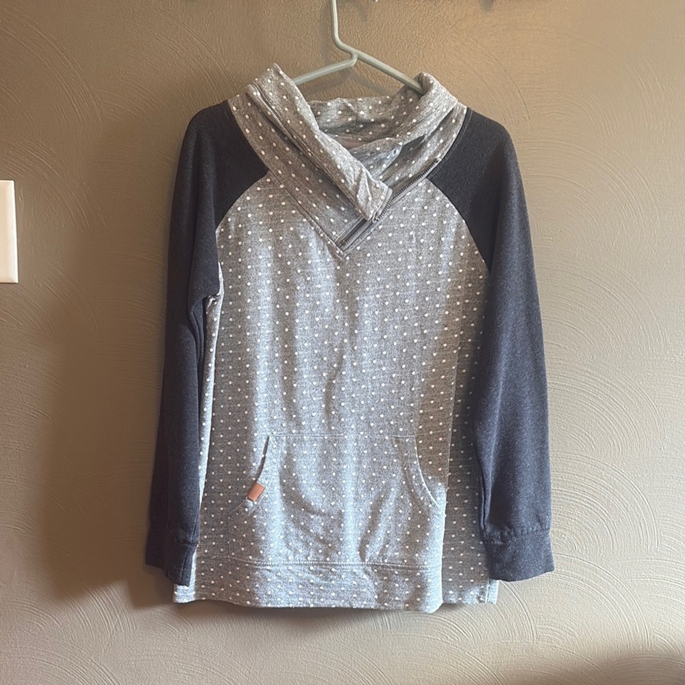 Maurice’s Gray and Light Gray Polka Dot Sweatshirt